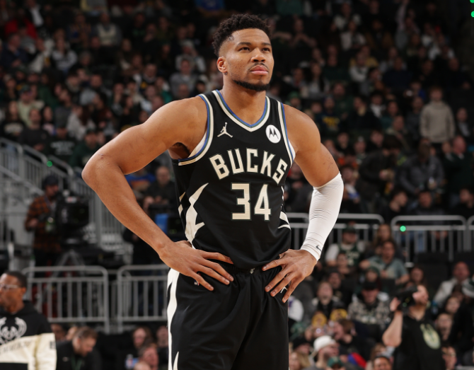 华体会赛事团队-字母哥22+13+7伤退！雄鹿无缘23分逆转残阵掘金 近8战6败